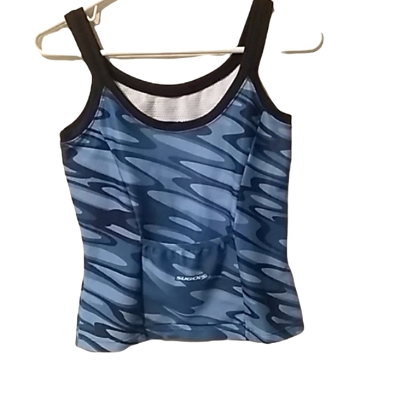 Tops - Sugoi running cycling tank medium like new💙